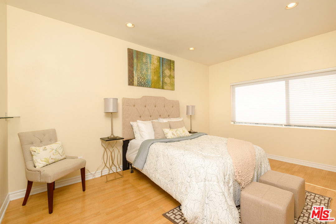 622 South Barrington Avenue, Unit 403 Los Angeles, CA 90049 - Photo 10 of 25