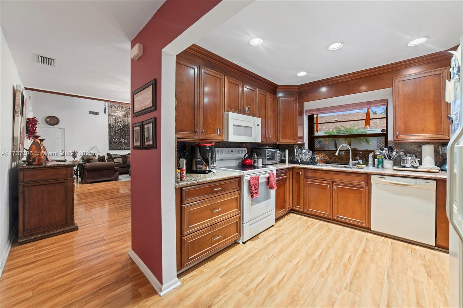 72 Ivy Road Hollywood, FL 33021 - Photo 13 of 33 Gallery Image 13