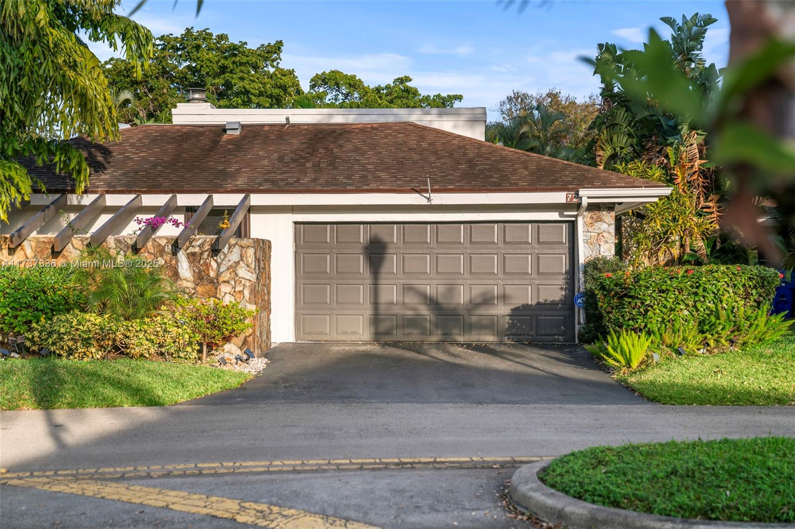 72 Ivy Road Hollywood, FL 33021 - Photo 2 of 33 Gallery Image 2