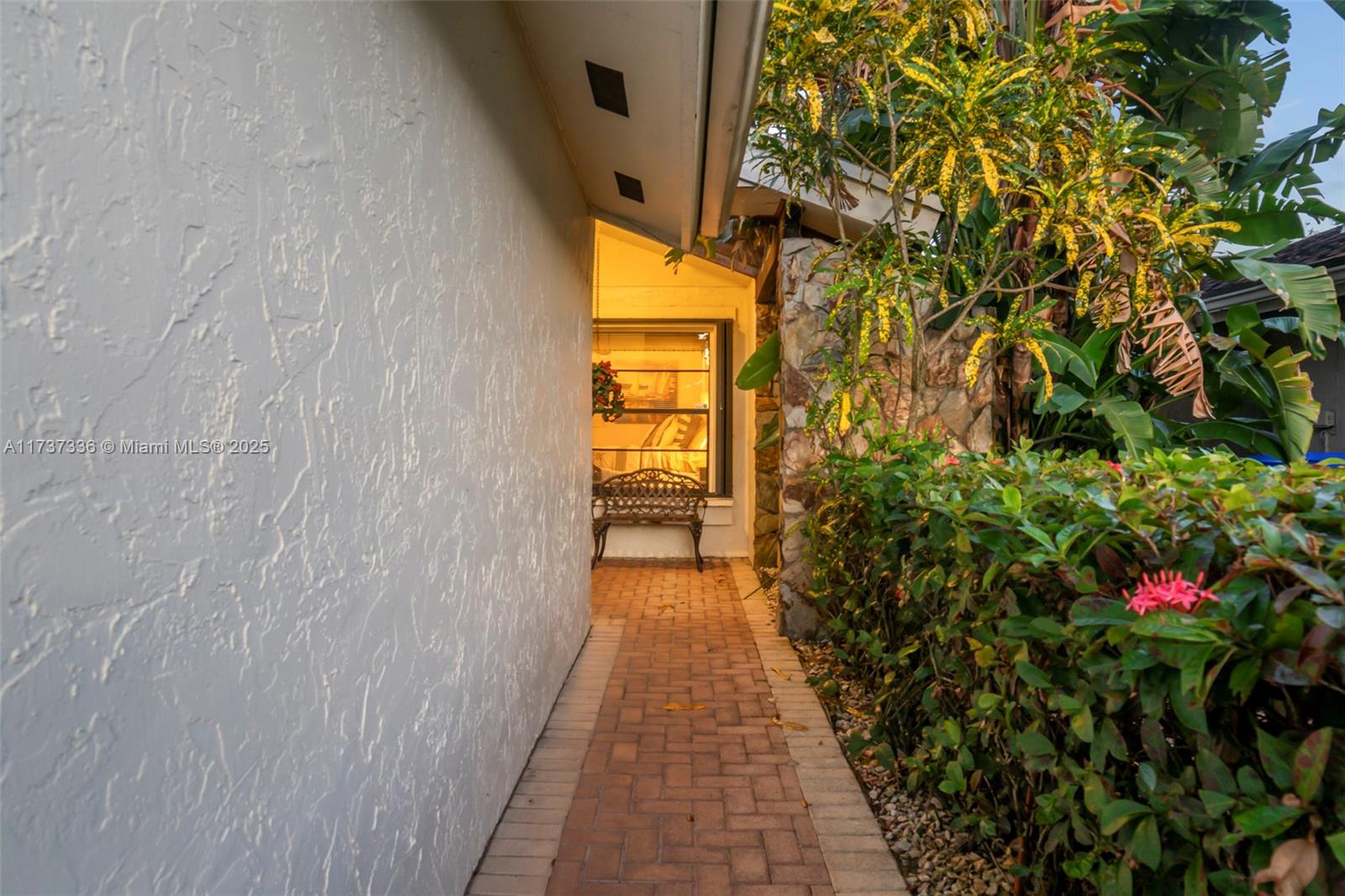 72 Ivy Road Hollywood, FL 33021 - Photo 4 of 33 Gallery Image 4