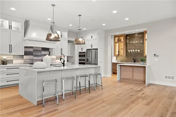 $1,775,826 | 4414 West 136th Street, Leawood, KS 66224