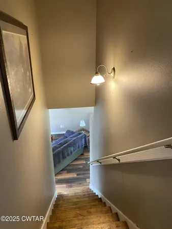 a view of livingroom and hardwood floor