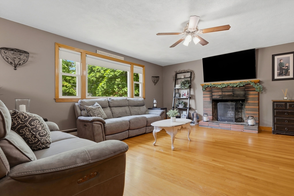 79 Martin Road Reading, MA 01867 - Photo 3 of 42