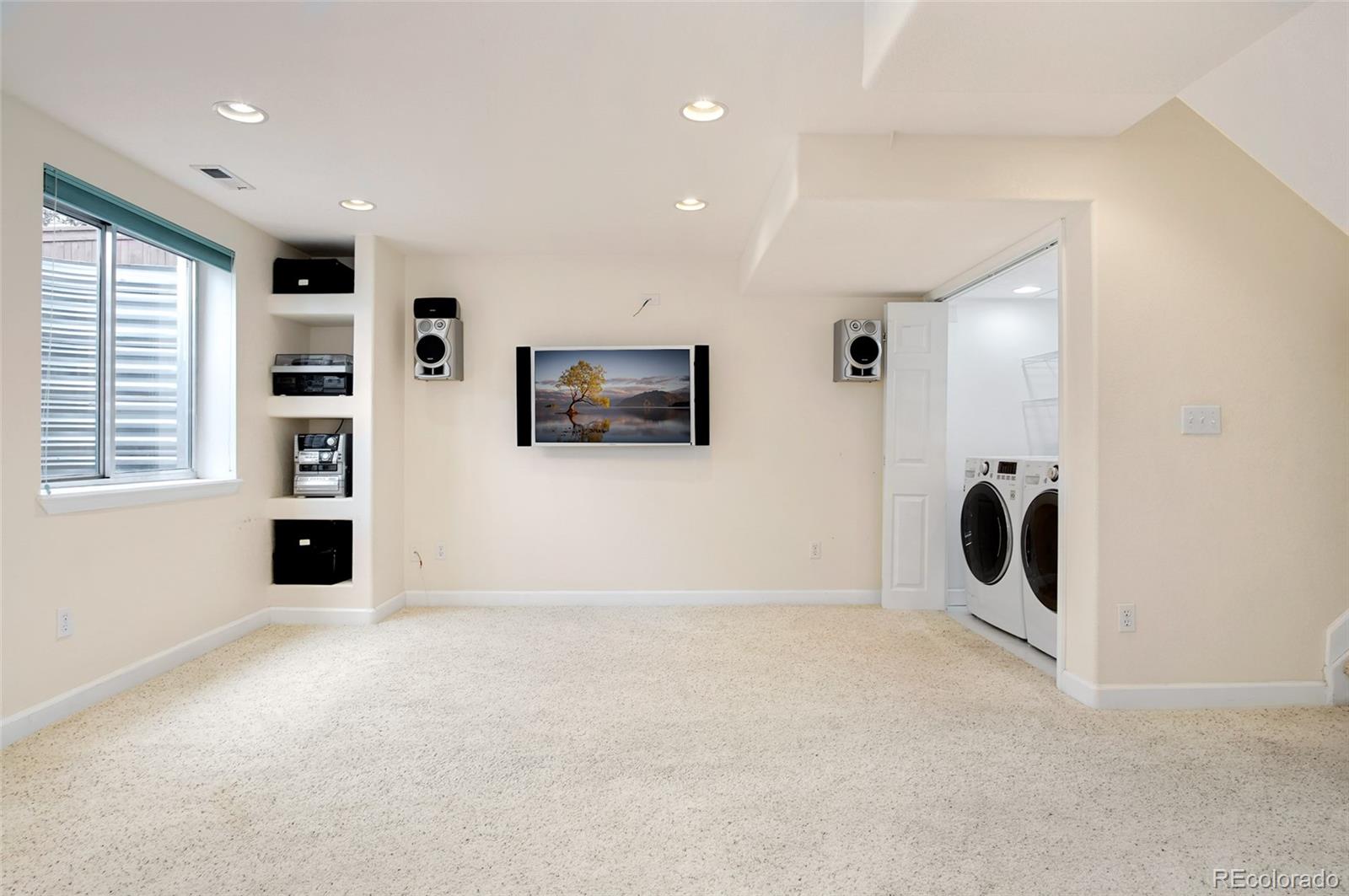 9688 Queenscliffe Drive Highlands Ranch, CO 80130 - Photo 11 of 34 a view of a livingroom with an empty space and a window