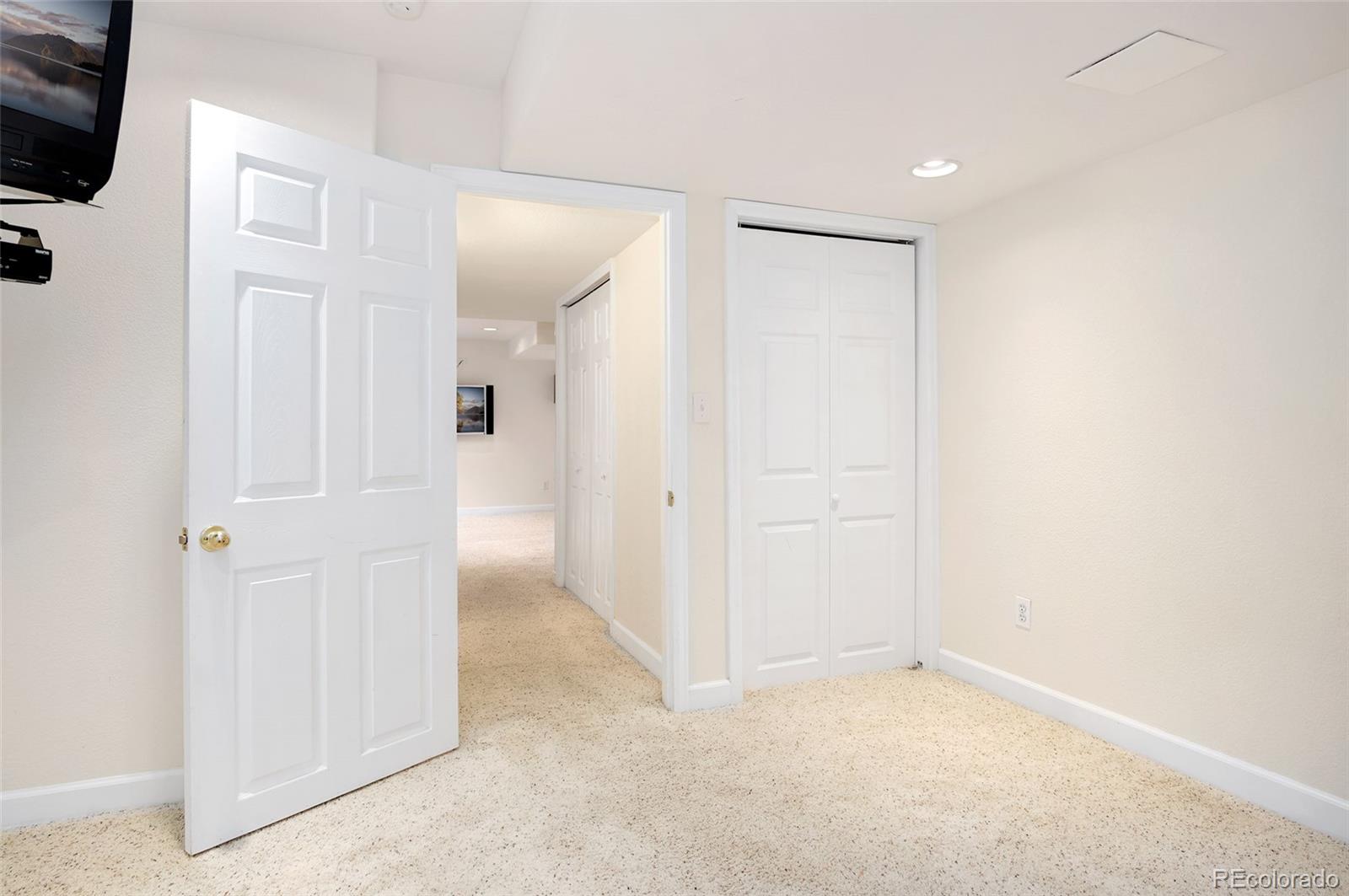 9688 Queenscliffe Drive Highlands Ranch, CO 80130 - Photo 10 of 34 an empty room with a bathroom