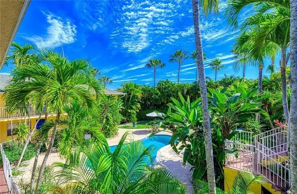 $1,600 | 4290 Gulfstream Drive, Unit 5, Naples, FL 34112