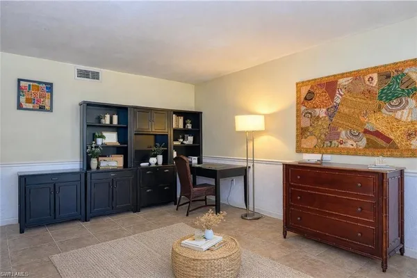 $1,600 | 4290 Gulfstream Drive, Unit 5, Naples, FL 34112