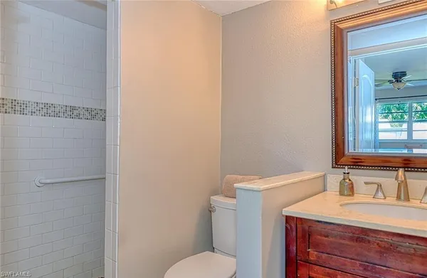 $1,600 | 4290 Gulfstream Drive, Unit 5, Naples, FL 34112