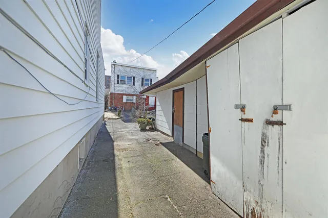 a picture of city view