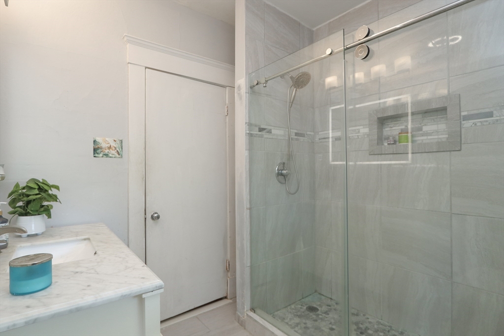 83 Kimberly Avenue Springfield, MA 01108 - Photo 25 of 33