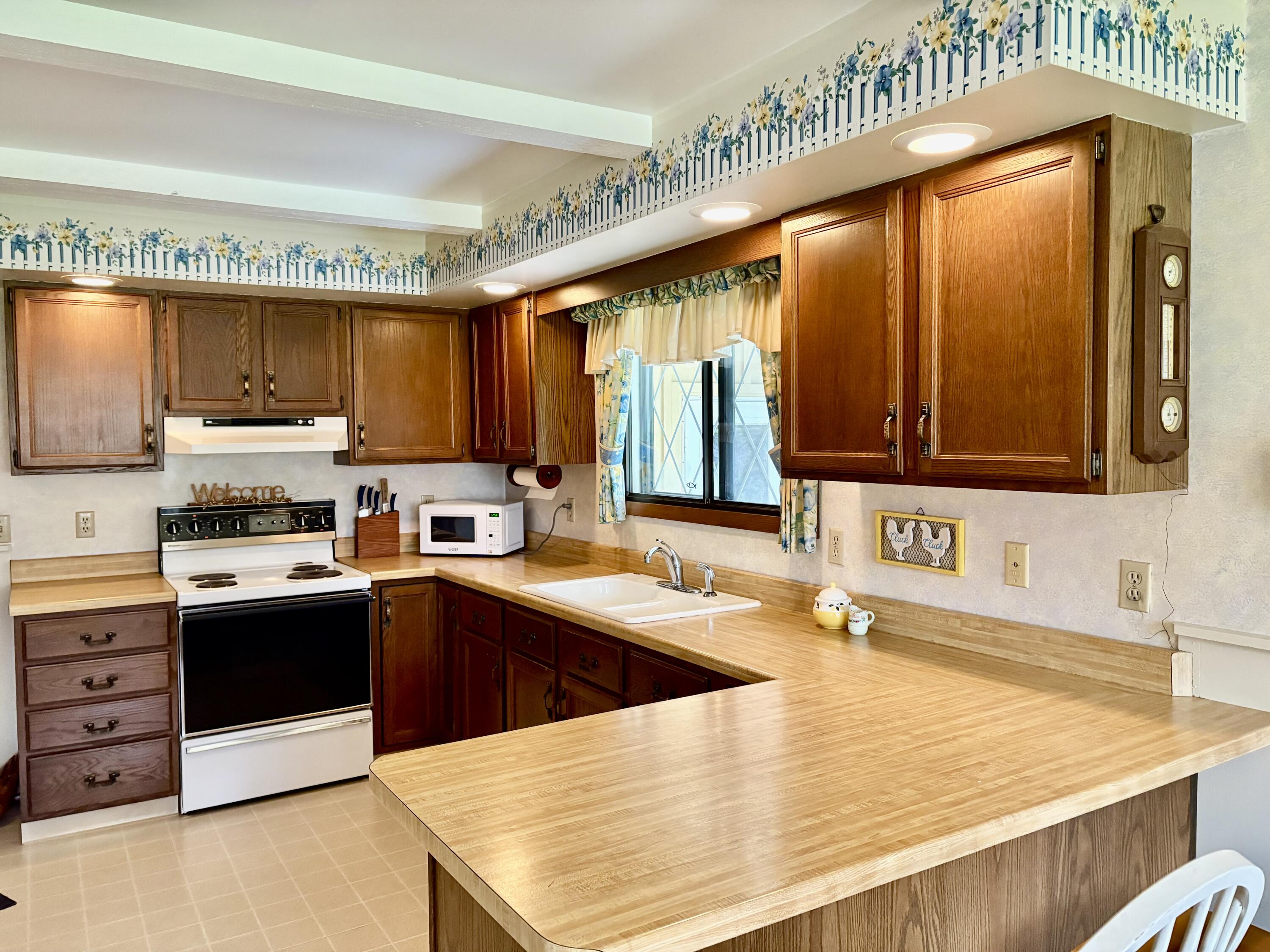 3629 Monroe Street Two Rivers, WI 54241 - Photo 2 of 30 kitchen