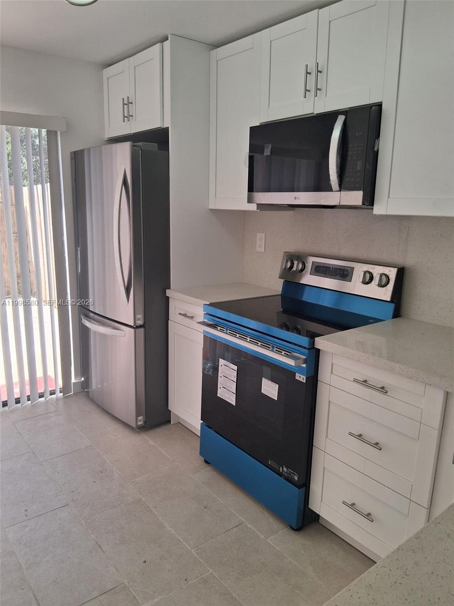 10029 Southwest 77th Court Miami, FL 33156 - Photo 3 of 18
