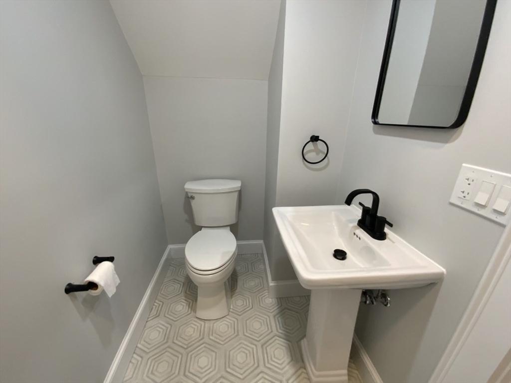 59 Beechmont Street Worcester, MA 01609 - Photo 11 of 39