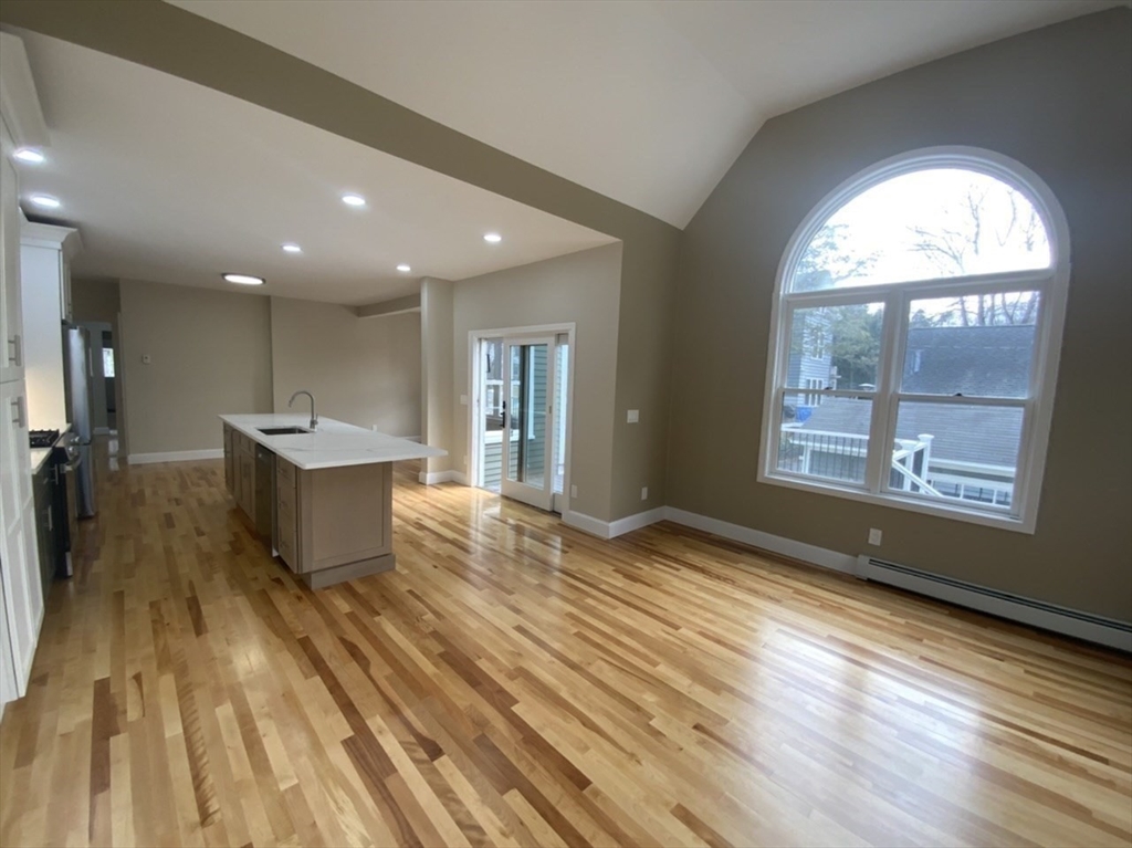 59 Beechmont Street Worcester, MA 01609 - Photo 8 of 39