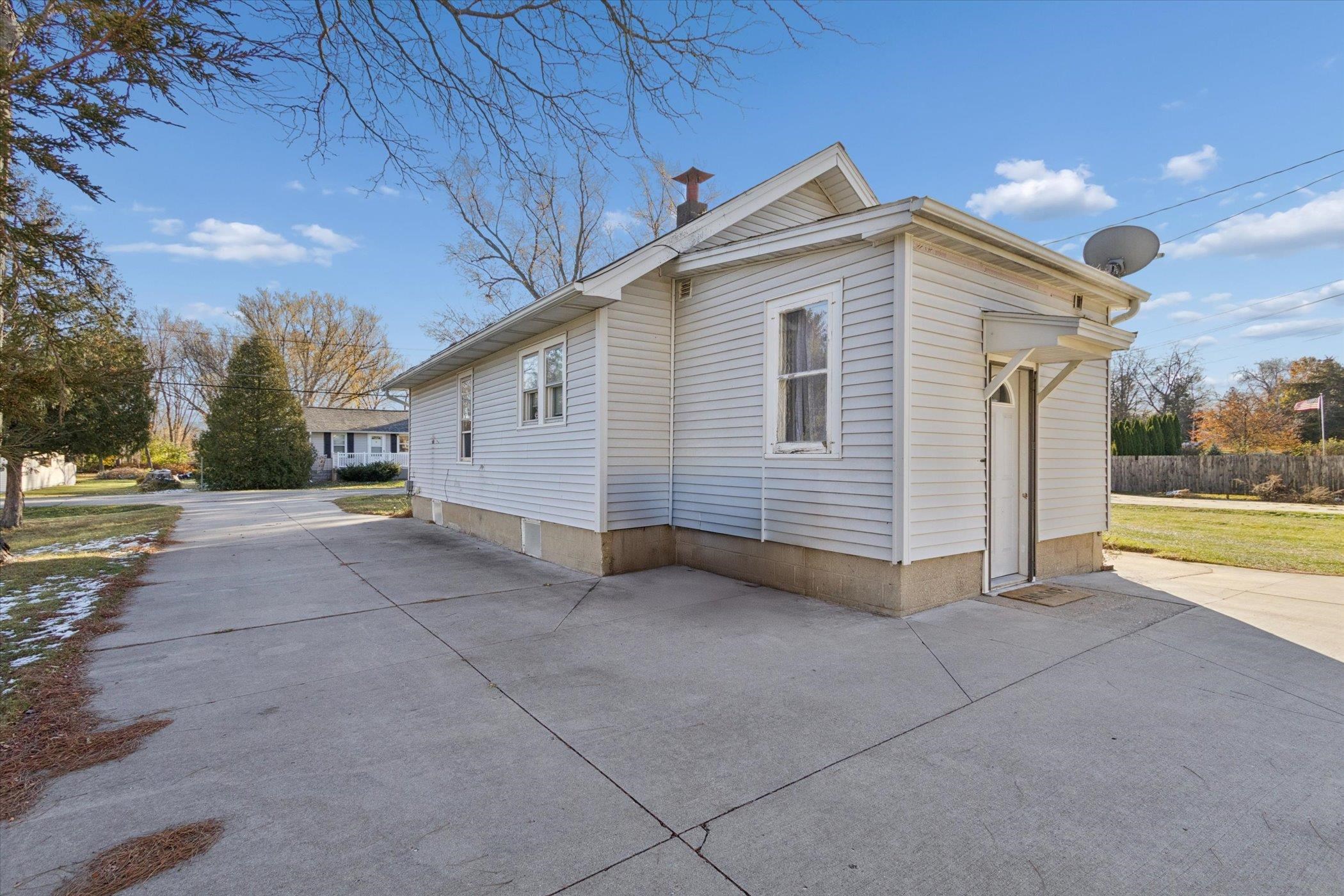 1328 Bittel Street Beloit, WI 53511 - Photo 5 of 14