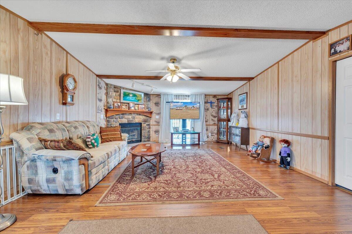 1421 Mob Creek Road Bedford, VA 24523 - Photo 5 of 44 a living room with furniture and a table