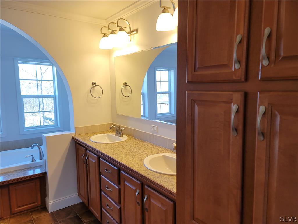 674 Batts Switch Road Pen Argyl, PA 18072 - Photo 14 of 15 Gallery Image 14