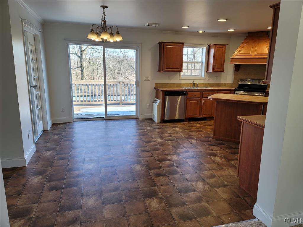 674 Batts Switch Road Pen Argyl, PA 18072 - Photo 6 of 15 Gallery Image 6