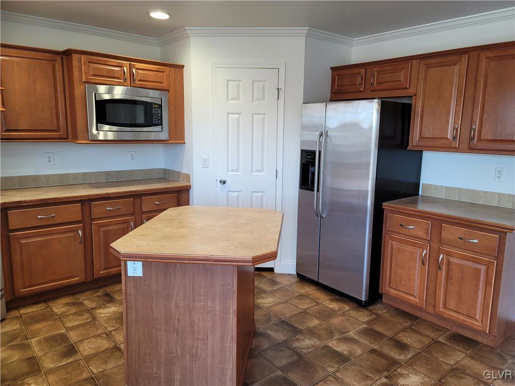 674 Batts Switch Road Pen Argyl, PA 18072 - Photo 7 of 15 Gallery Image 7
