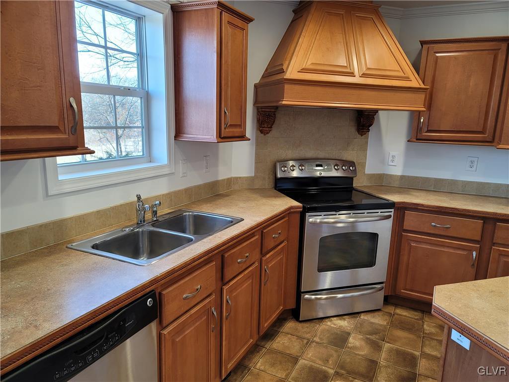 674 Batts Switch Road Pen Argyl, PA 18072 - Photo 8 of 15 Gallery Image 8