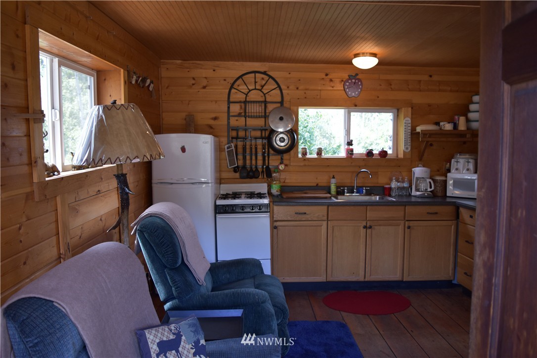 1 Davis Lake Road Winthrop, WA 98862 - Photo 7 of 19 Gallery Image 7