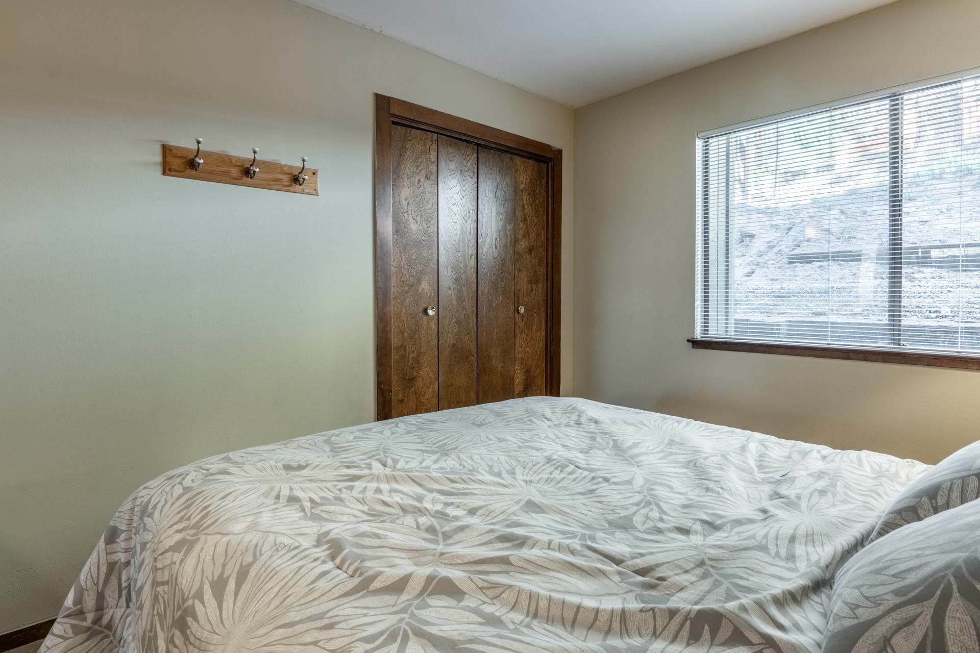 94 John Muir Road, Unit 132 Mammoth Lakes, CA 93546 - Photo 30 of 58 a bedroom with a bed and a window