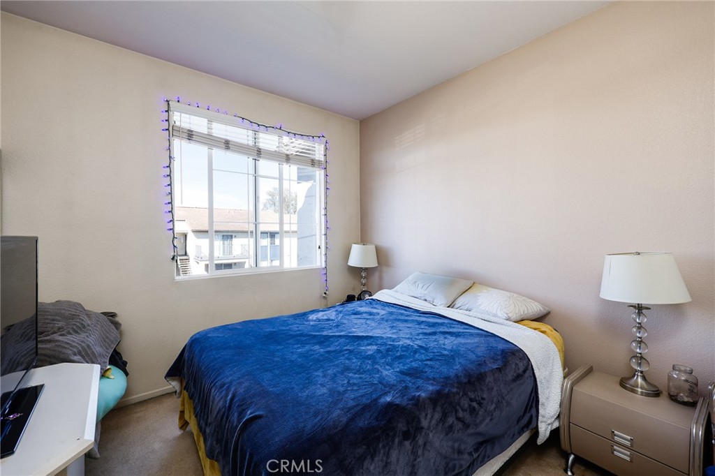 310 Sunset Way, Unit 5 Oceanside, CA 92058 - Photo 28 of 41 a bedroom with a bed and a window