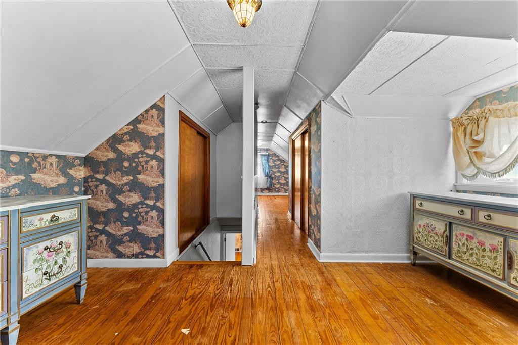 2052 Sunnydale Road Pittsburgh, PA 15243 - Photo 16 of 35 Each side is separated by a large closet and a full bathroom