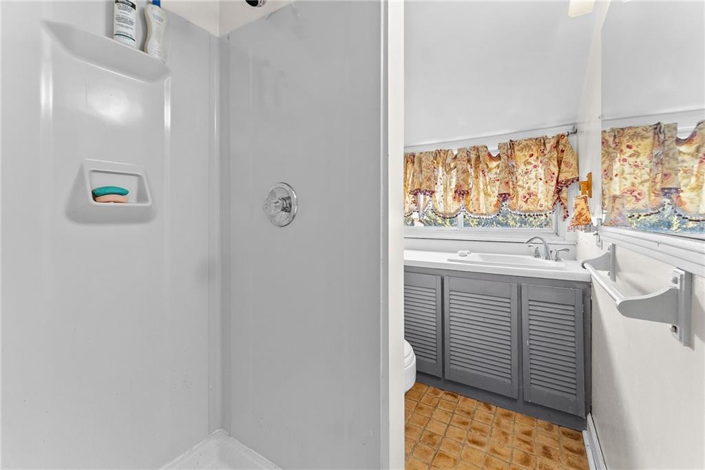 2052 Sunnydale Road Pittsburgh, PA 15243 - Photo 21 of 35 Second floor bathroom