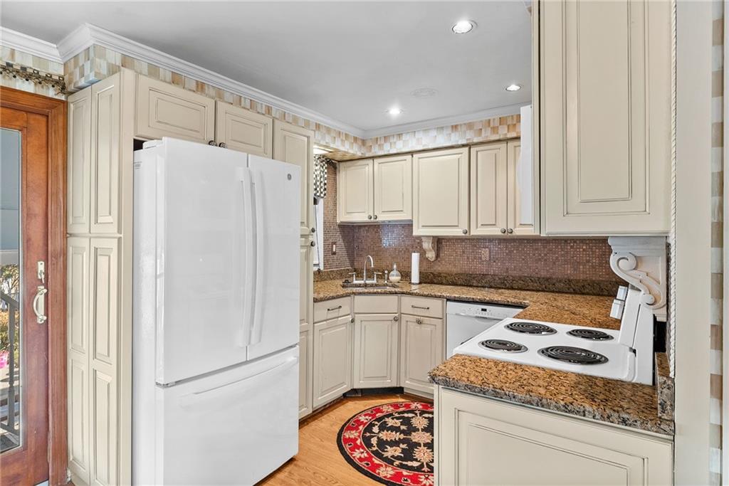 2052 Sunnydale Road Pittsburgh, PA 15243 - Photo 8 of 35 Gallery Image 8