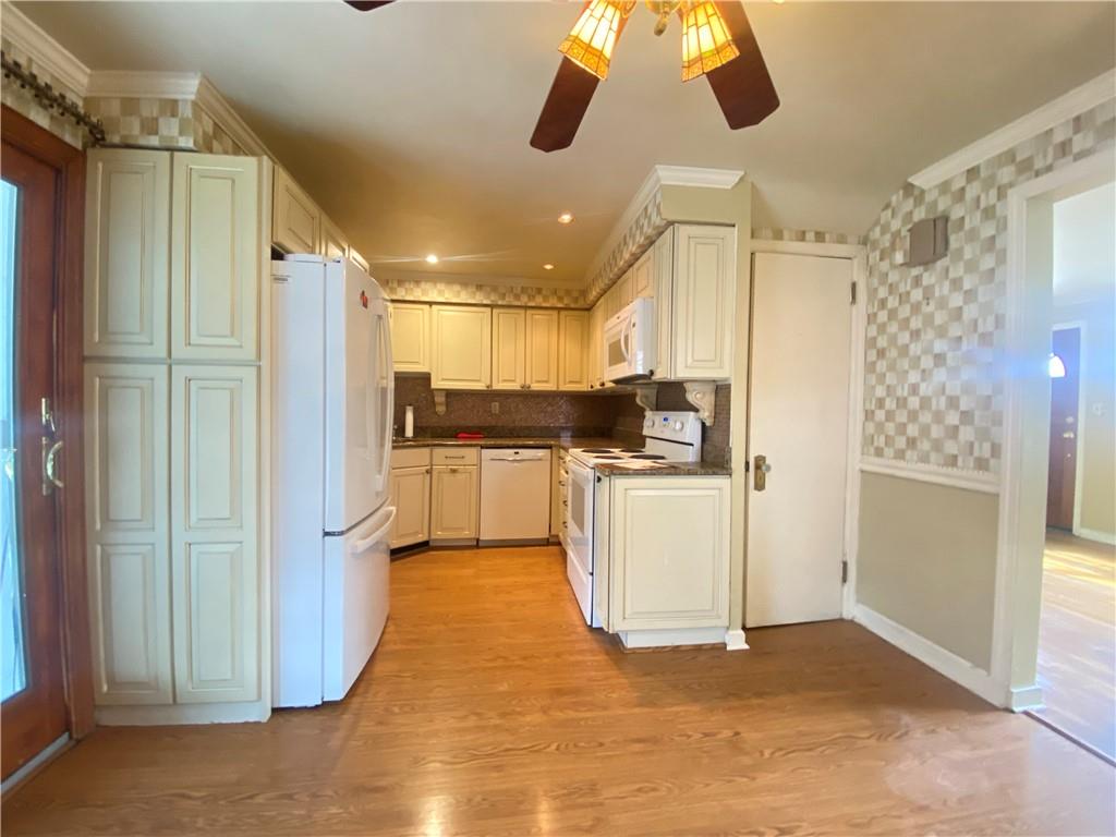 2052 Sunnydale Road Pittsburgh, PA 15243 - Photo 9 of 35 Gallery Image 9