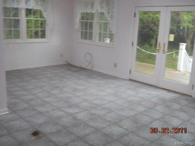 177 East Square Lake Road Troy, MI 48085 - Photo 10 of 20 albanysquarelake 043