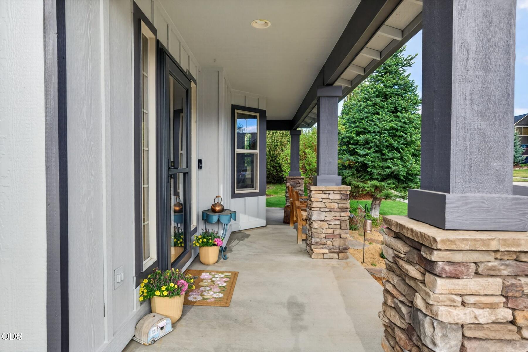 20696 Barton Crossing Way Bend, OR 97701 - Photo 4 of 44