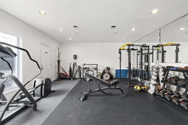 $2,300 | 5928 Sandhurst Lane, Unit 227, Dallas, TX 75206