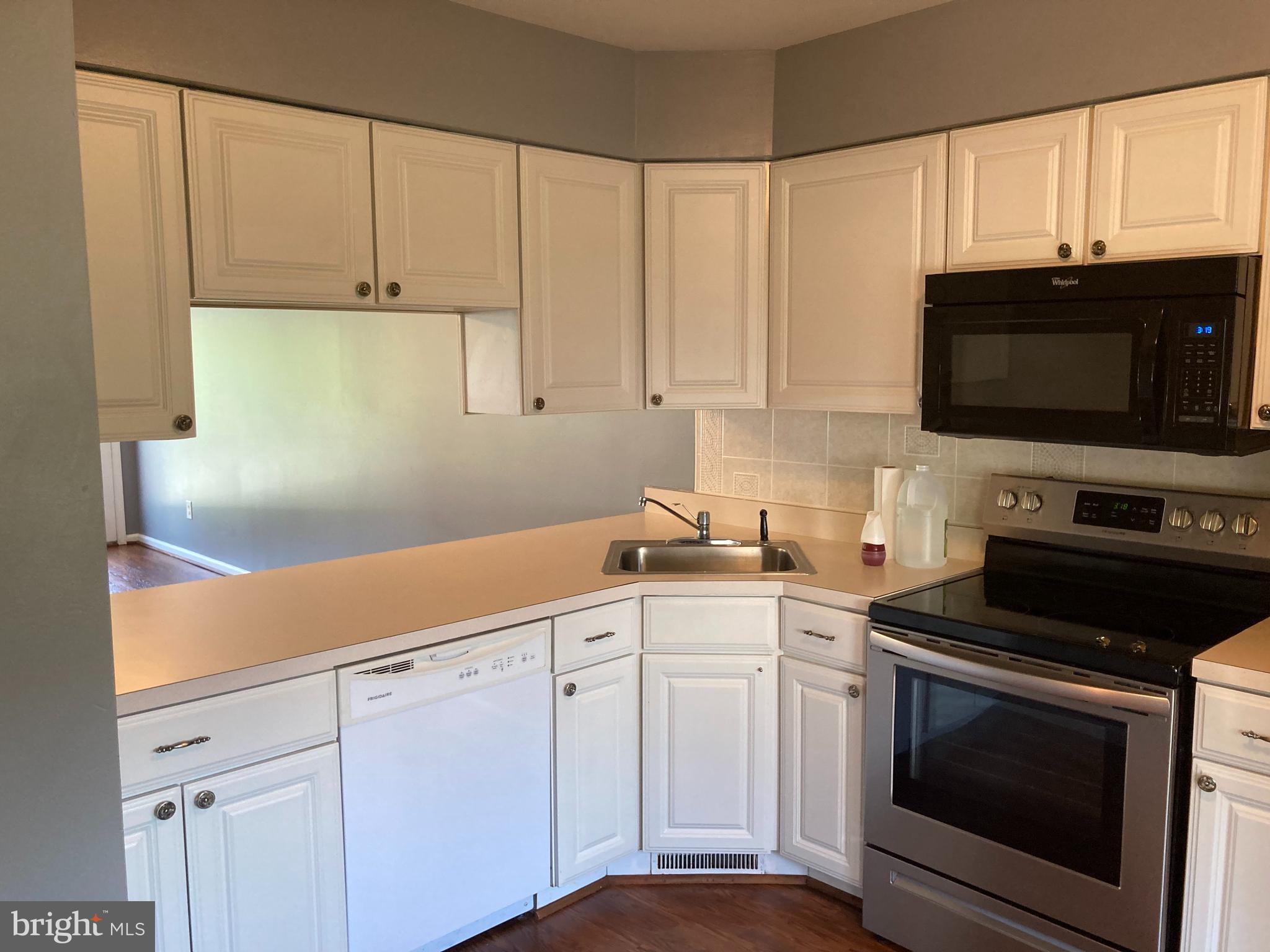 318 Buttonwoods Road Elkton, MD 21921 - Photo 8 of 18 Kitchen w/ pass through to dining