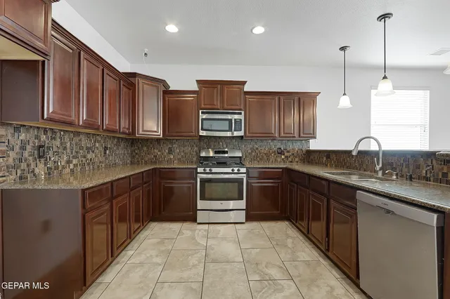 $575,000 | 520 Gomez Road, El Paso, TX 79932