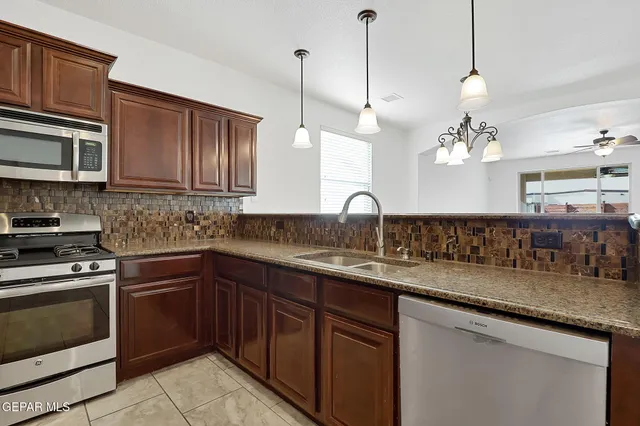 $575,000 | 520 Gomez Road, El Paso, TX 79932