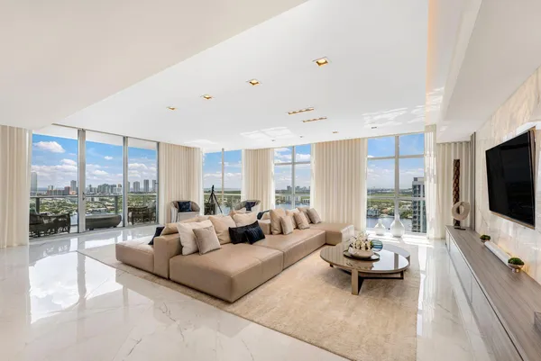 $29,500 | 17301 Biscayne Boulevard, Unit PH7, North Miami Beach, FL 33160