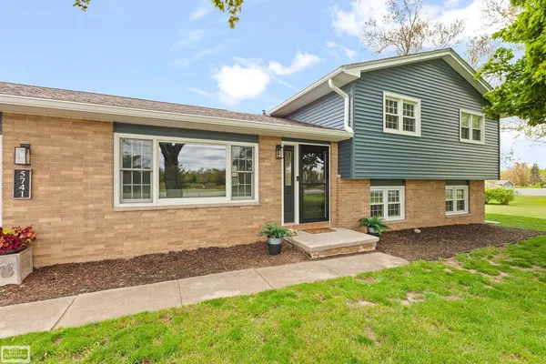$389,900 | 5741 North Adrian Highway, Adrian, MI 49221