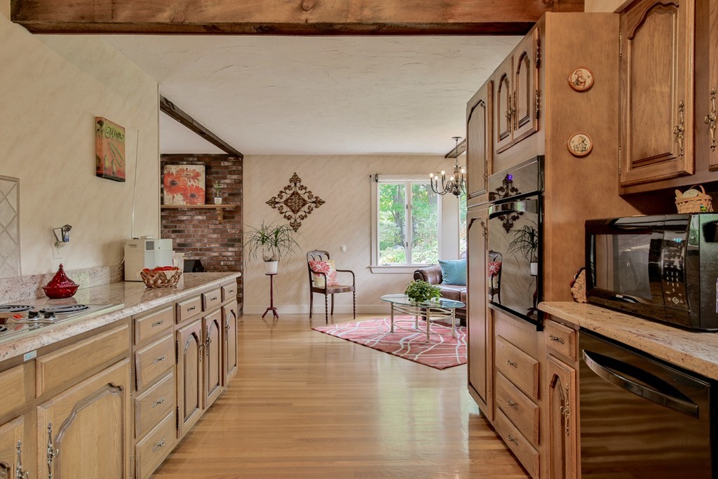 22 Hampshire Road Reading, MA 01867 - Photo 14 of 27 Gallery Image 14