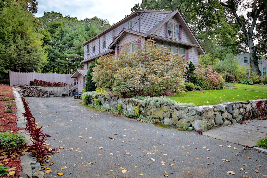 22 Hampshire Road Reading, MA 01867 - Photo 3 of 27 Gallery Image 3