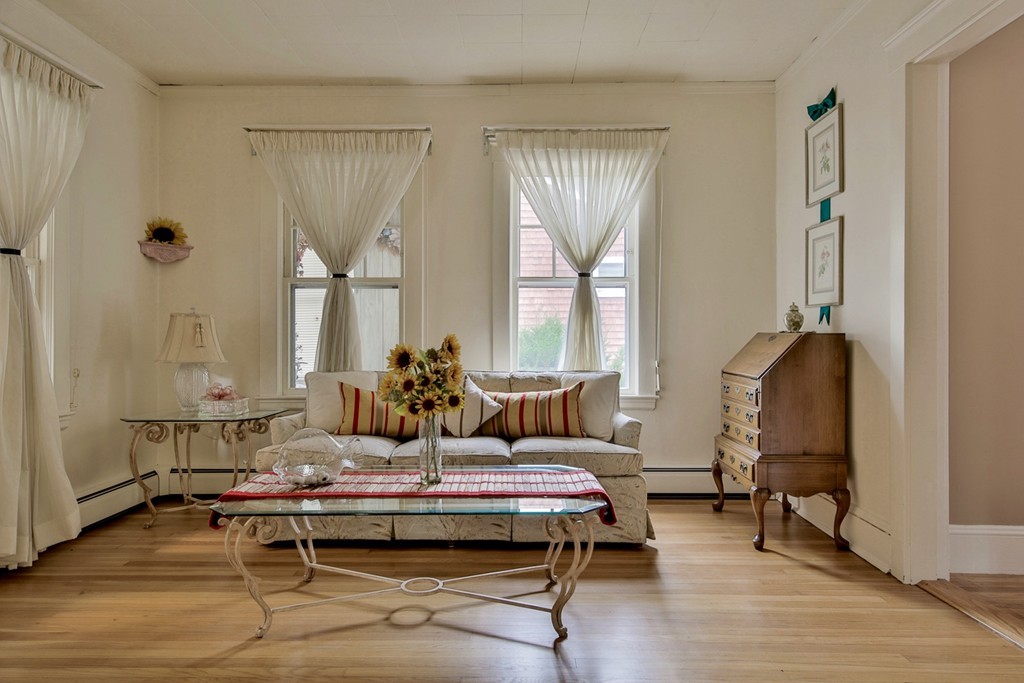22 Hampshire Road Reading, MA 01867 - Photo 6 of 27 Gallery Image 6