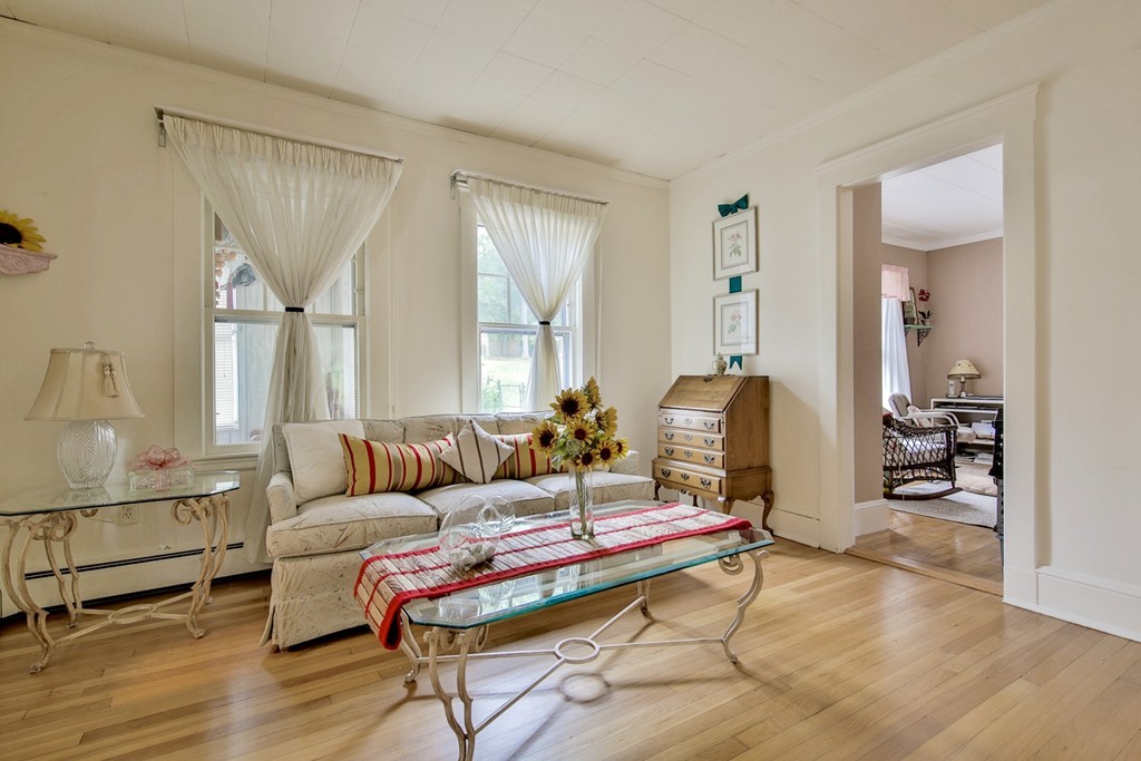 22 Hampshire Road Reading, MA 01867 - Photo 7 of 27 Gallery Image 7