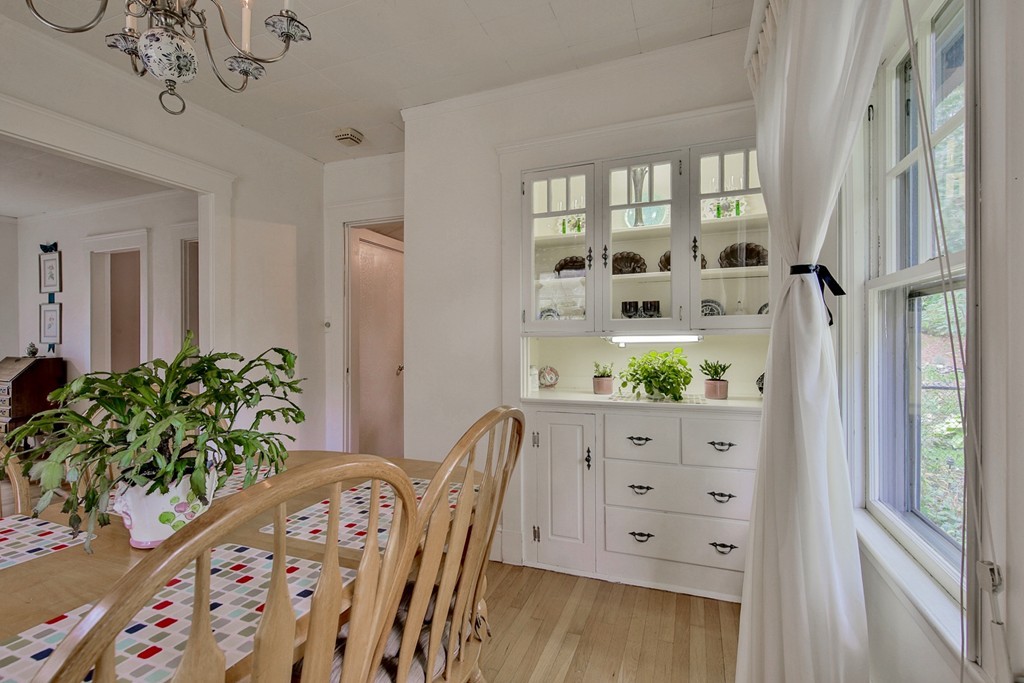 22 Hampshire Road Reading, MA 01867 - Photo 9 of 27 Gallery Image 9
