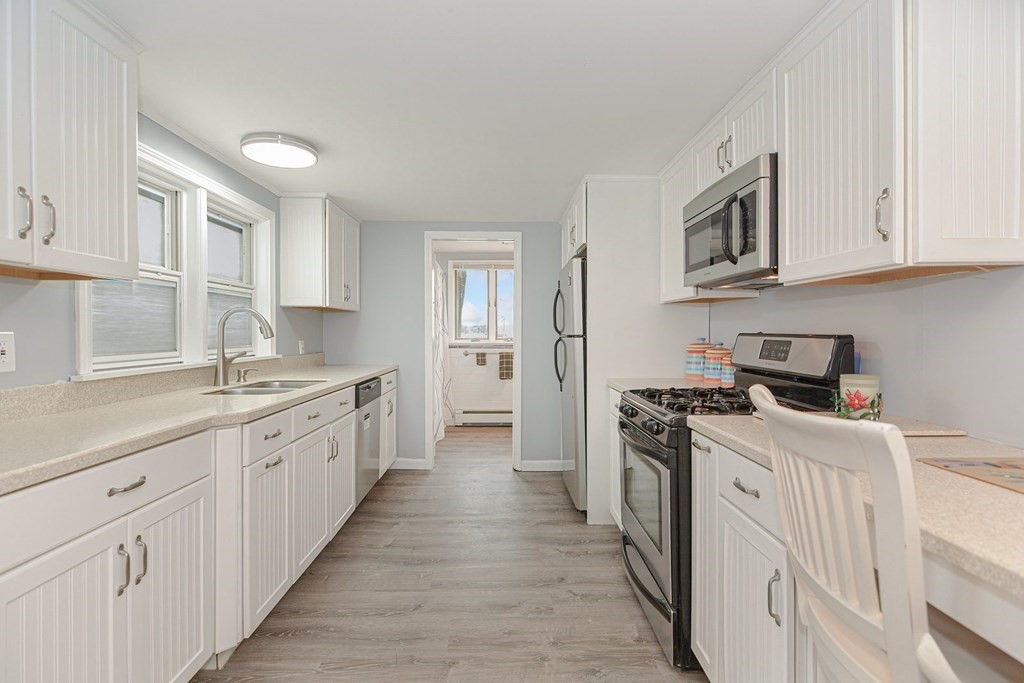 263 Middleboro Road East Freetown, MA 02717 - Photo 5 of 33 Gallery Image 5