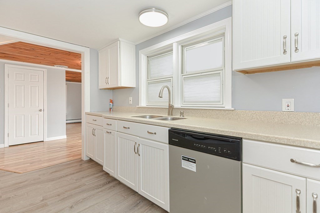 263 Middleboro Road East Freetown, MA 02717 - Photo 9 of 33 Gallery Image 9