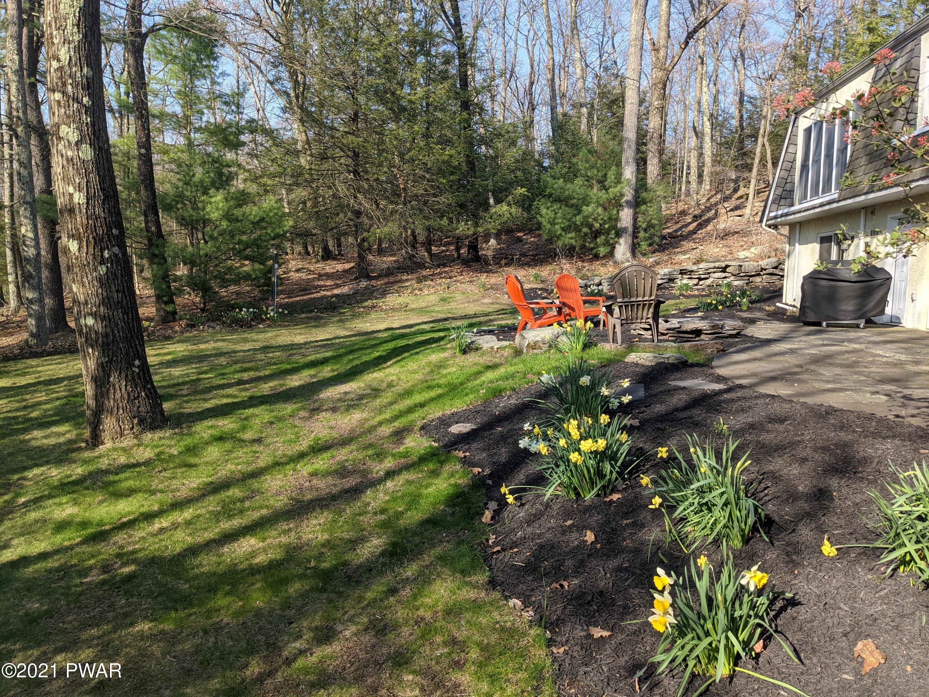 97 Reservoir Road Dallas, PA 18612 - Photo 3 of 48