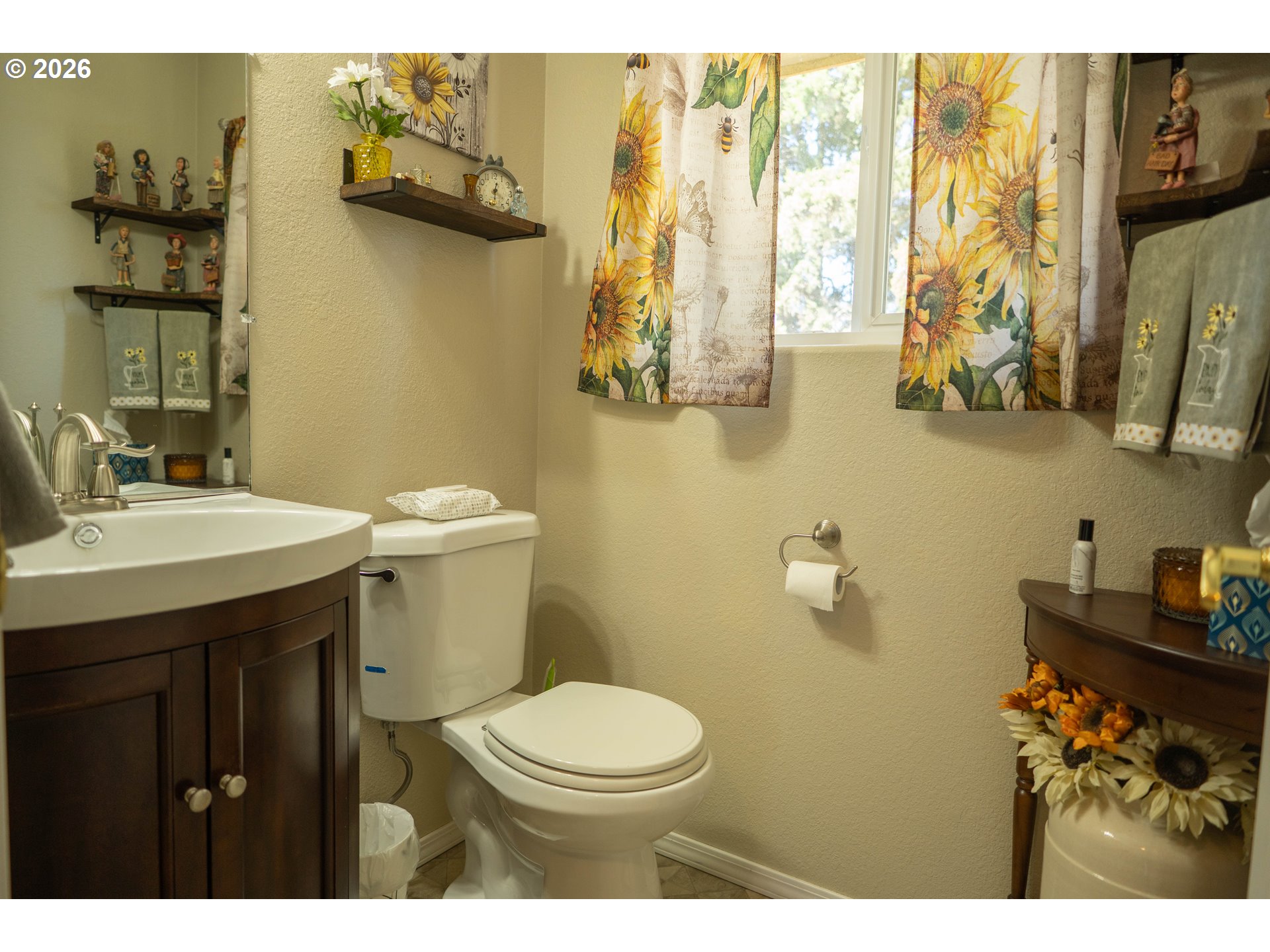445 Rolling Hills Road Roseburg, OR 97471 - Photo 13 of 48 Bathroom