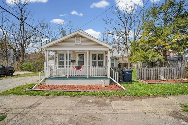 $125,000 | 102 North Hoke Avenue, Frankfort, IN 46041