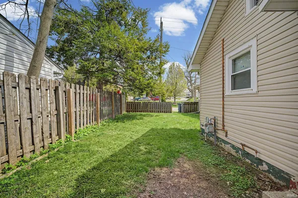 $125,000 | 102 North Hoke Avenue, Frankfort, IN 46041